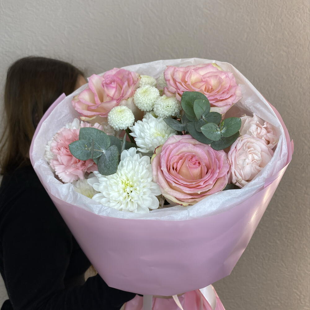 Мягкое облачко 💕 Сборный букет из роз, хризантемы и эвкалипта