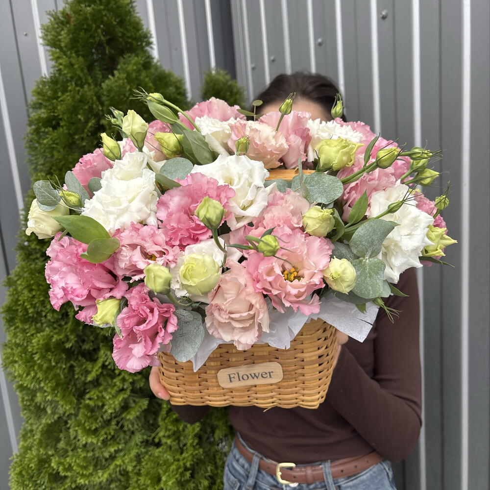 Корзина с эустомой 🌸
