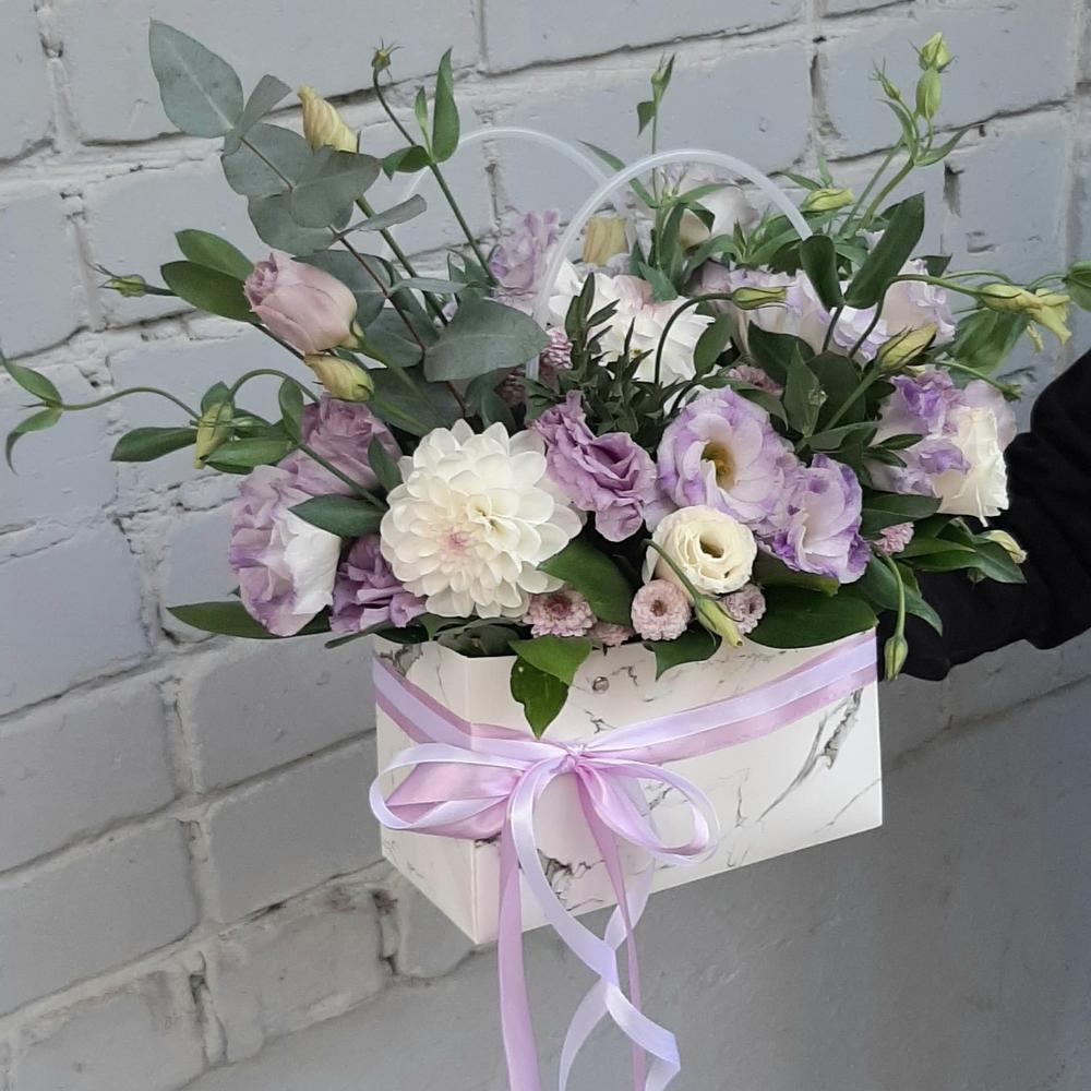 Eustoma with dahlias