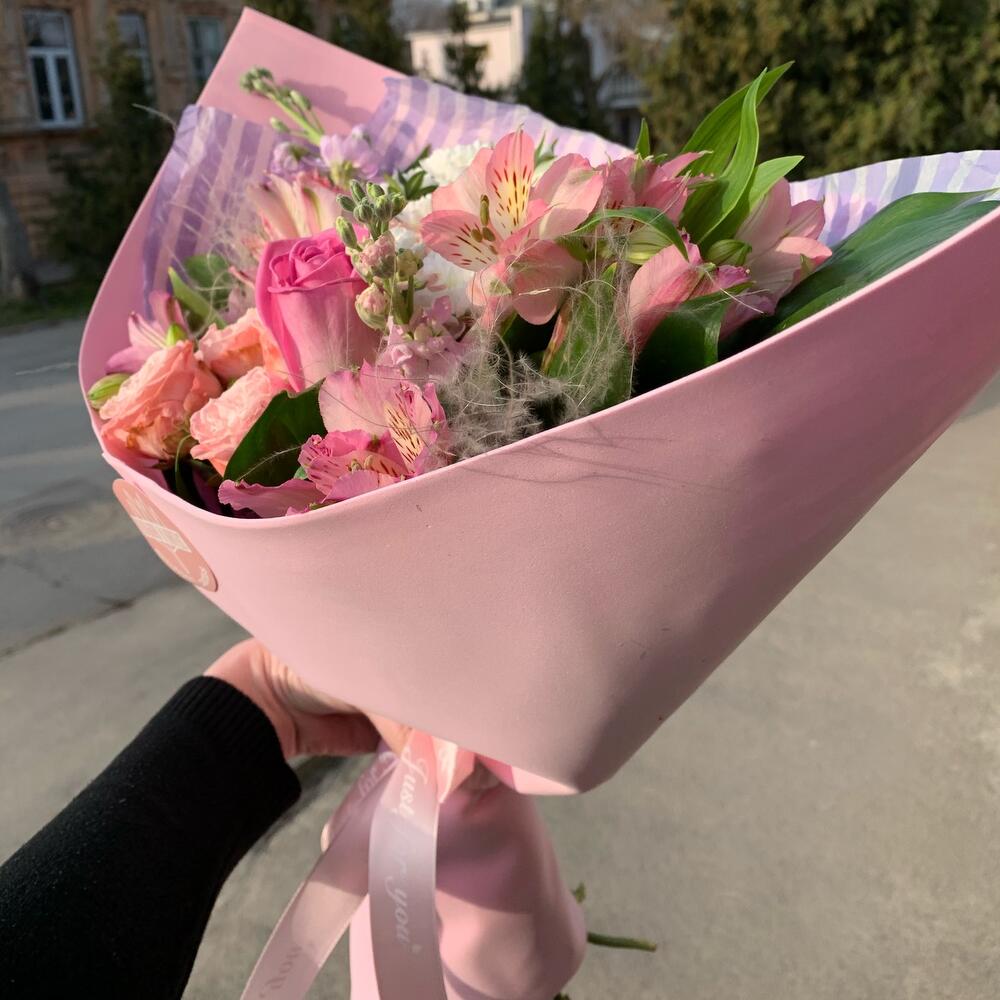 Розовый