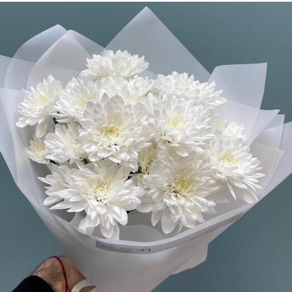 Букет из белых хризантем