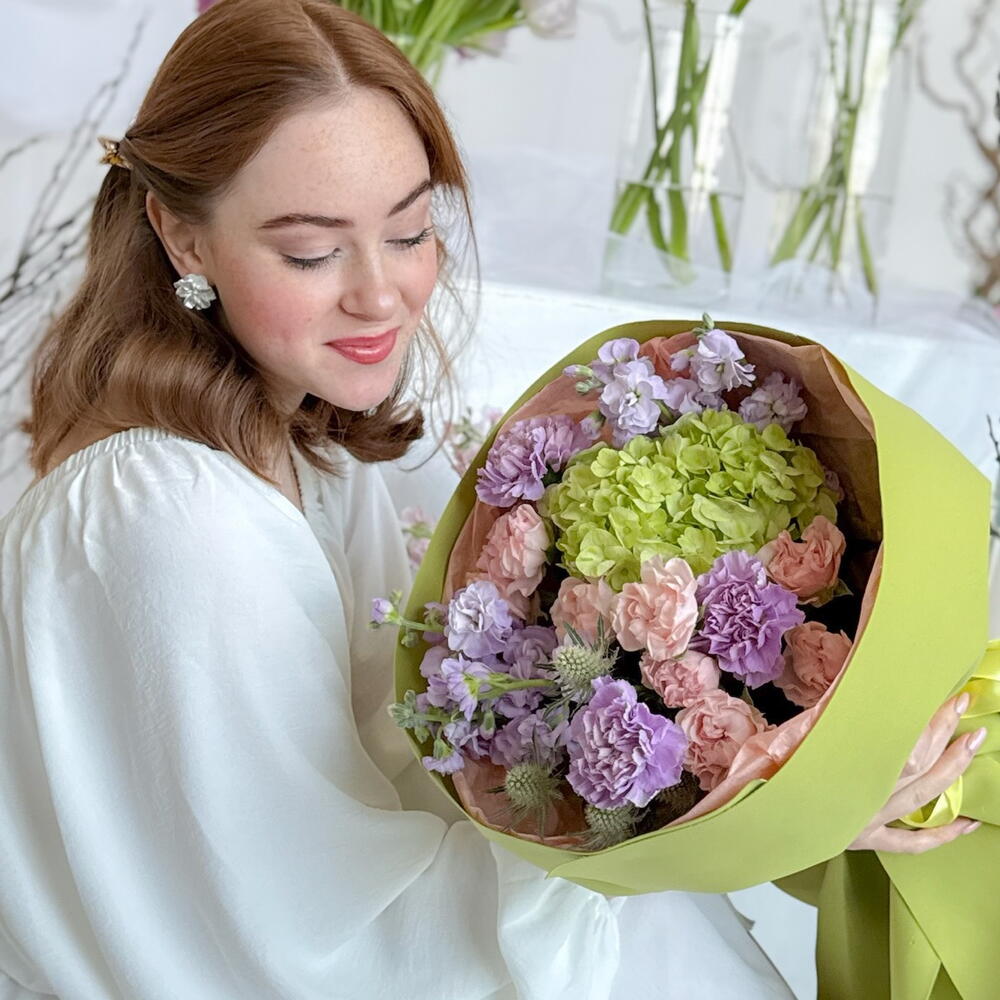 Букет с гортензией и гермини