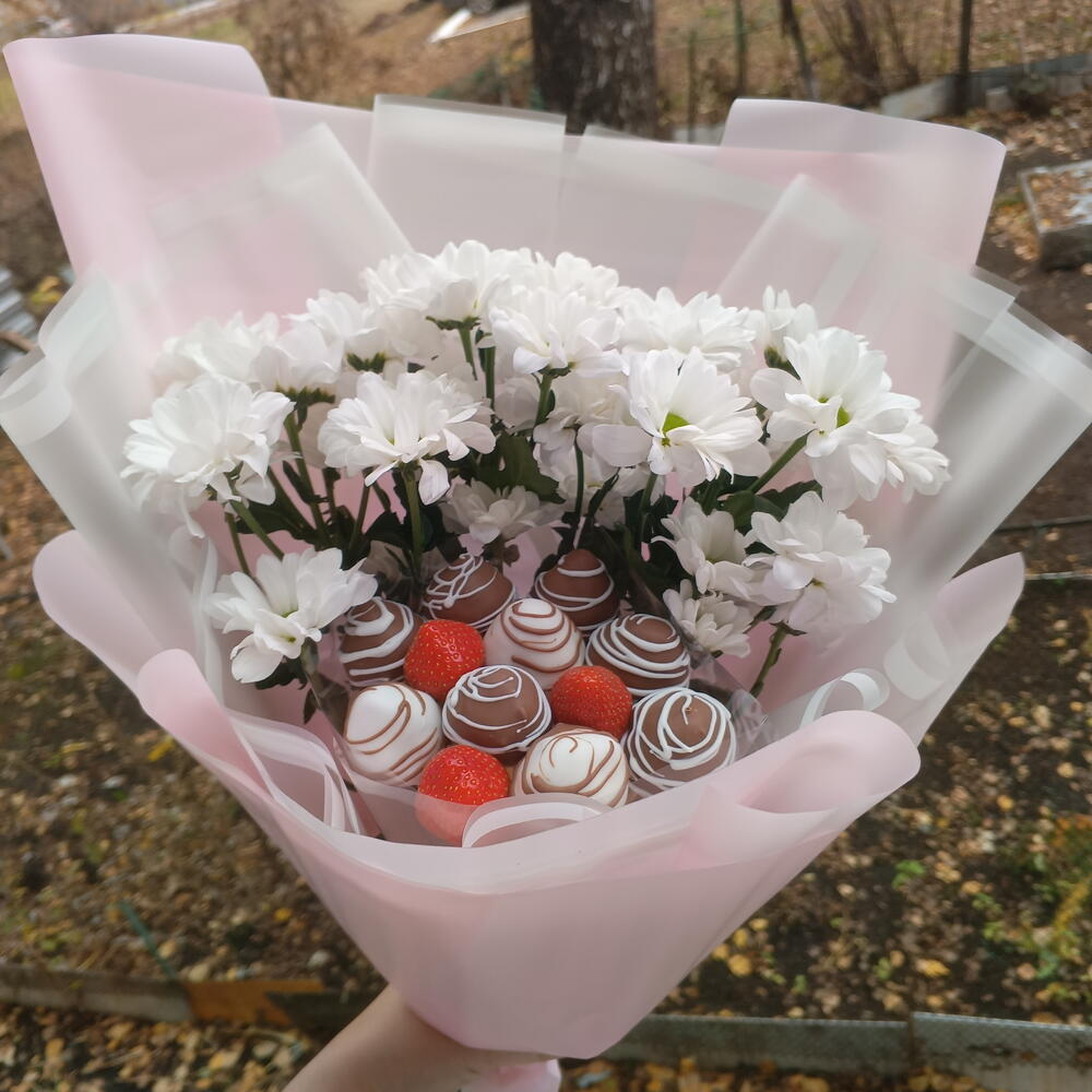 Букет с хризантемой +🍓"Румяна"
