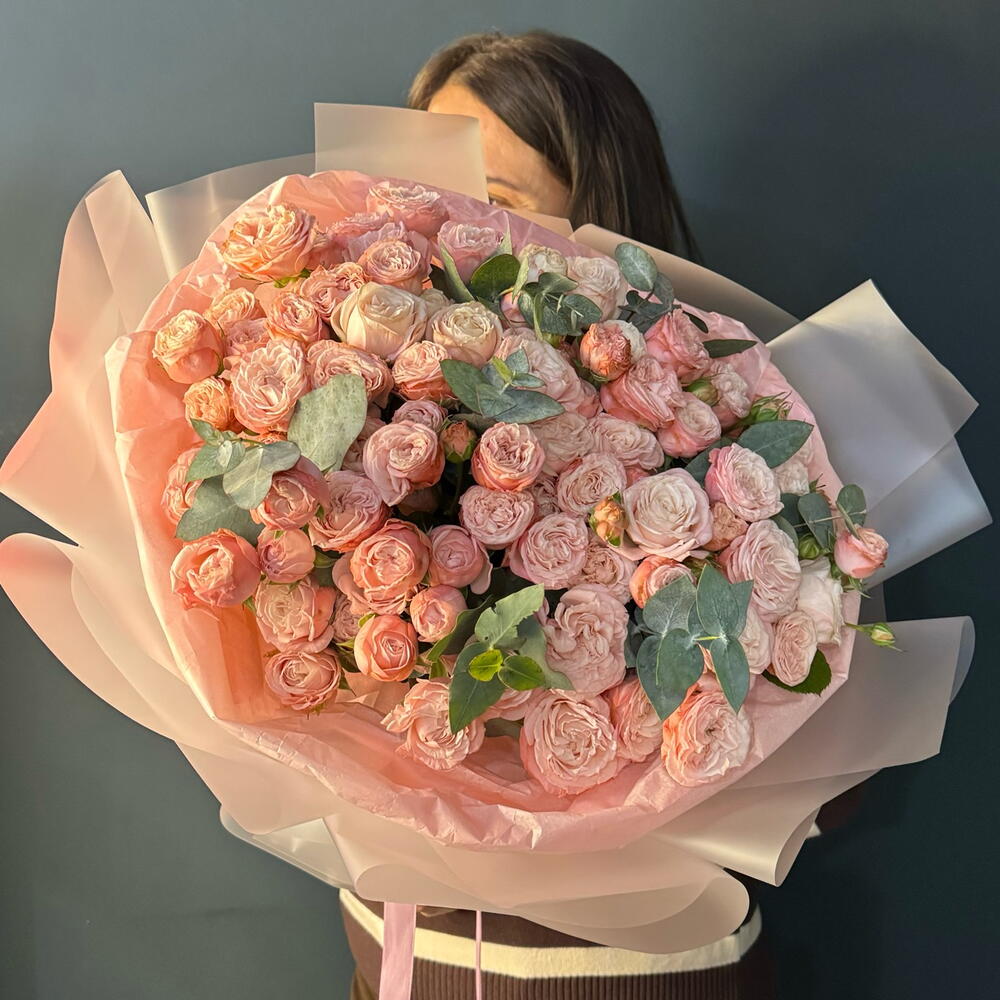 Моно букет 💐 «Мадам» из пион роз с ароматным эвкалиптом 🍀