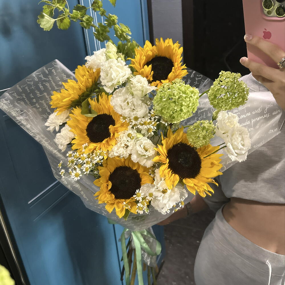 Букет с подсолнухом