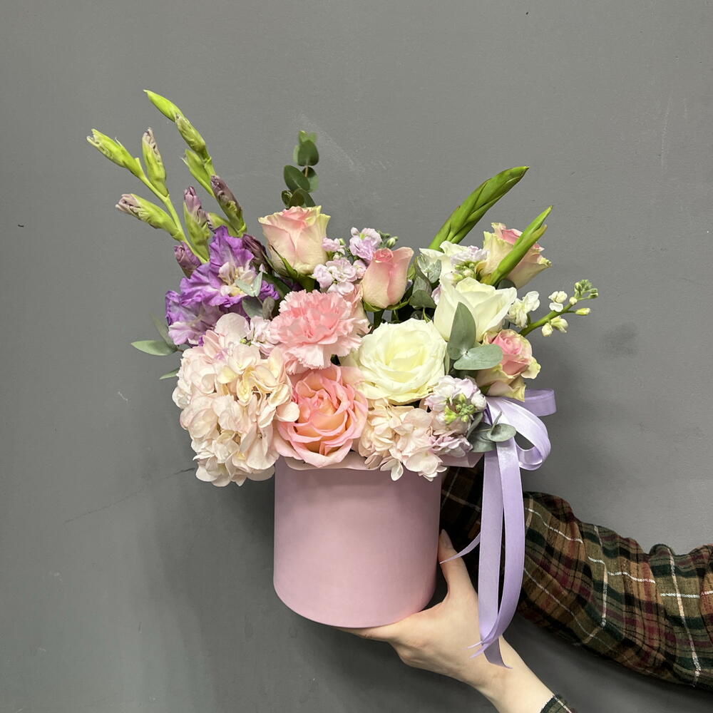 Композиция с гортензией, розами и гладиолусами 💜