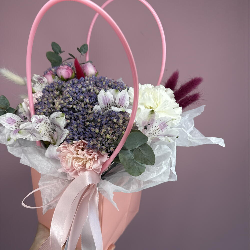 Корзинка диантусы, альстромерия, кустовая розы, сухоцвет. для жены, мамы, бабушки, дочки, день рождения, юбилей акция