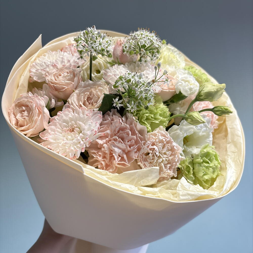 Букет из эустомы, хризантемы и диантуса и кустовой розы💕💐