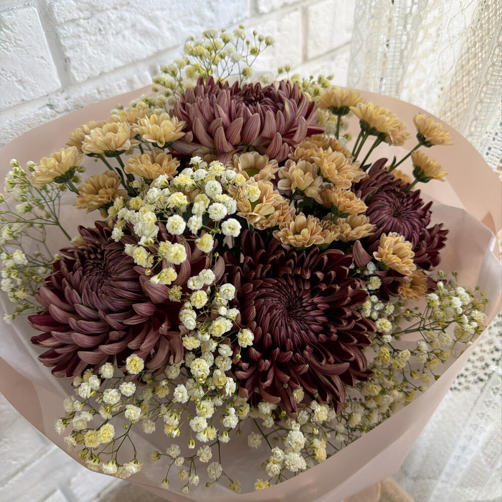 Букет с хризантемой