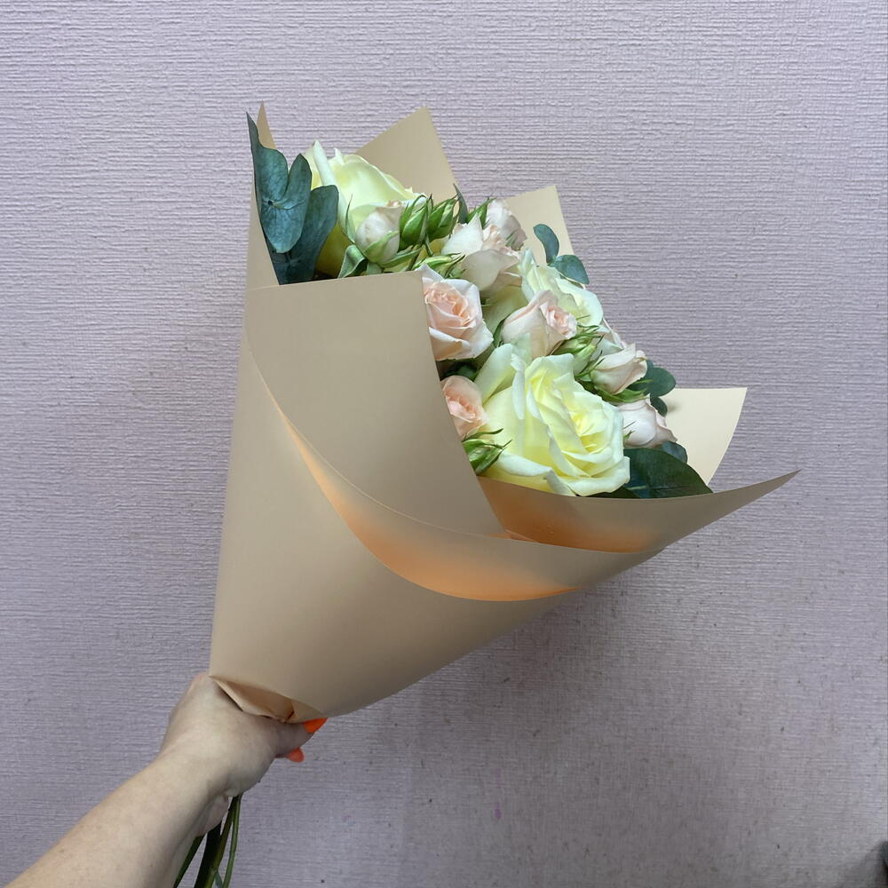 Ramo con rosa de peonía