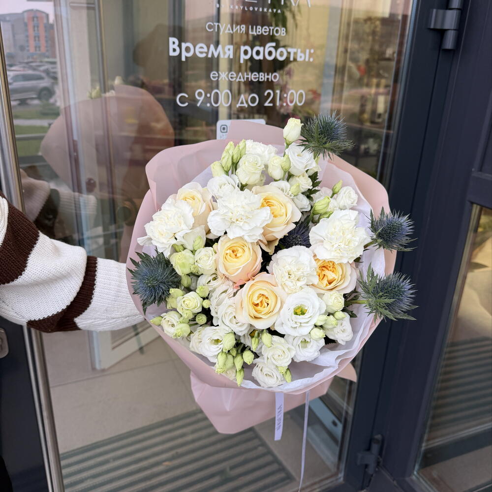 Шикарный букет с пионовидной розой