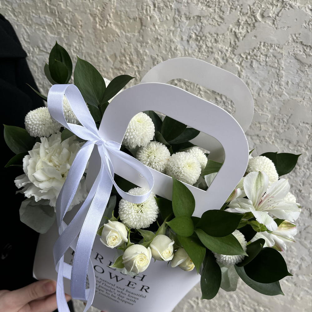 Fresh flower композиция в сумочке