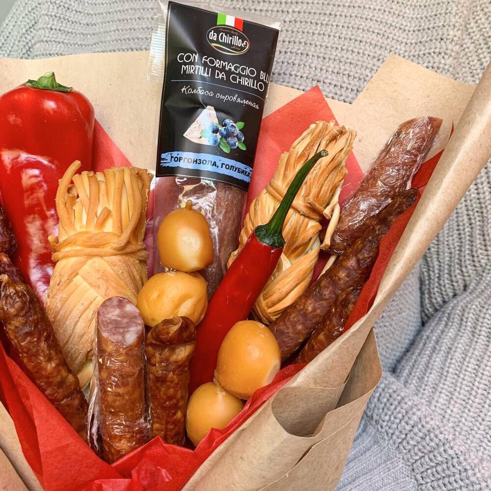 Сытный сырно-колбасный букет для мужчины, Цветы и подарки в Санкт ...