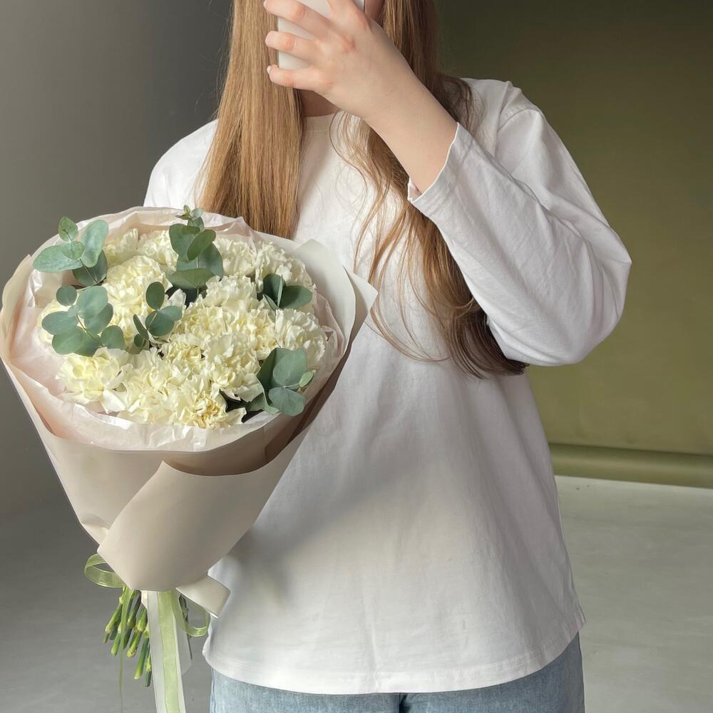 Диантусы с эвкалиптом
