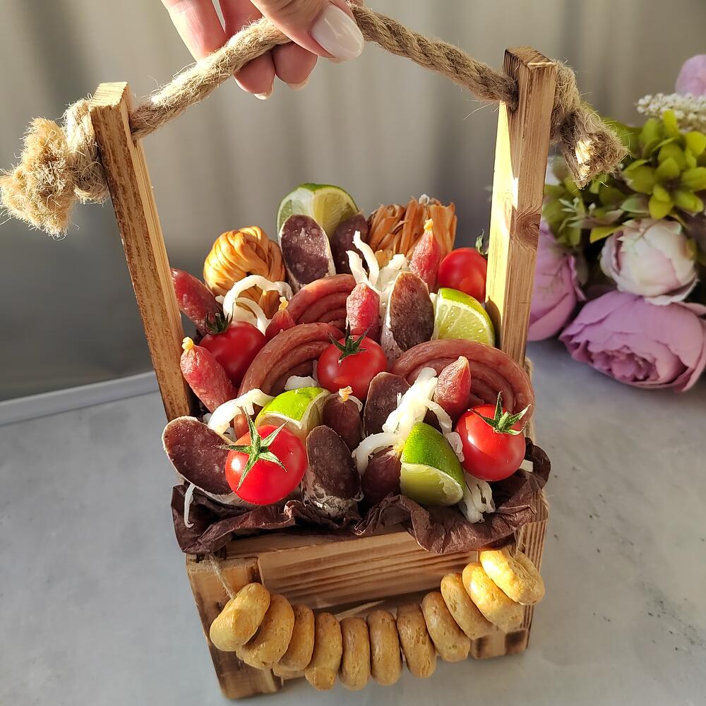 Ящик мясной с сушками к празднику