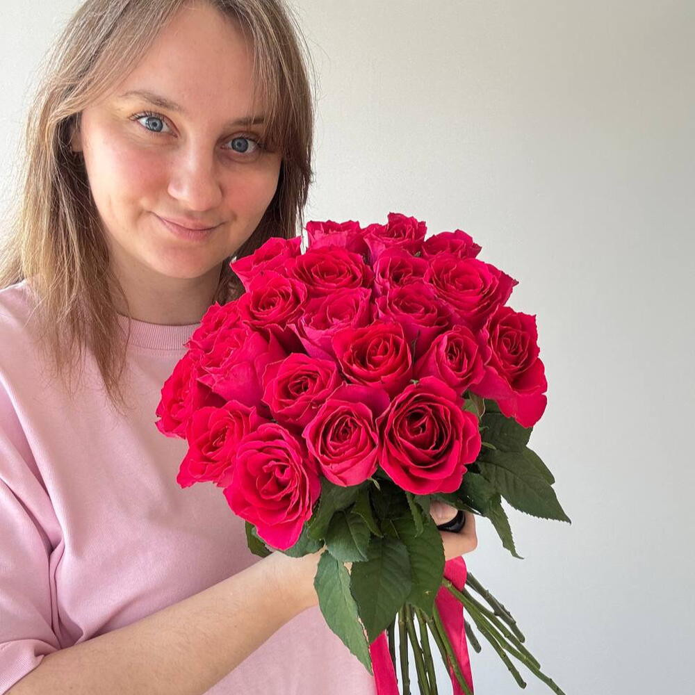 21 импортная роза 50 см малинового цвета