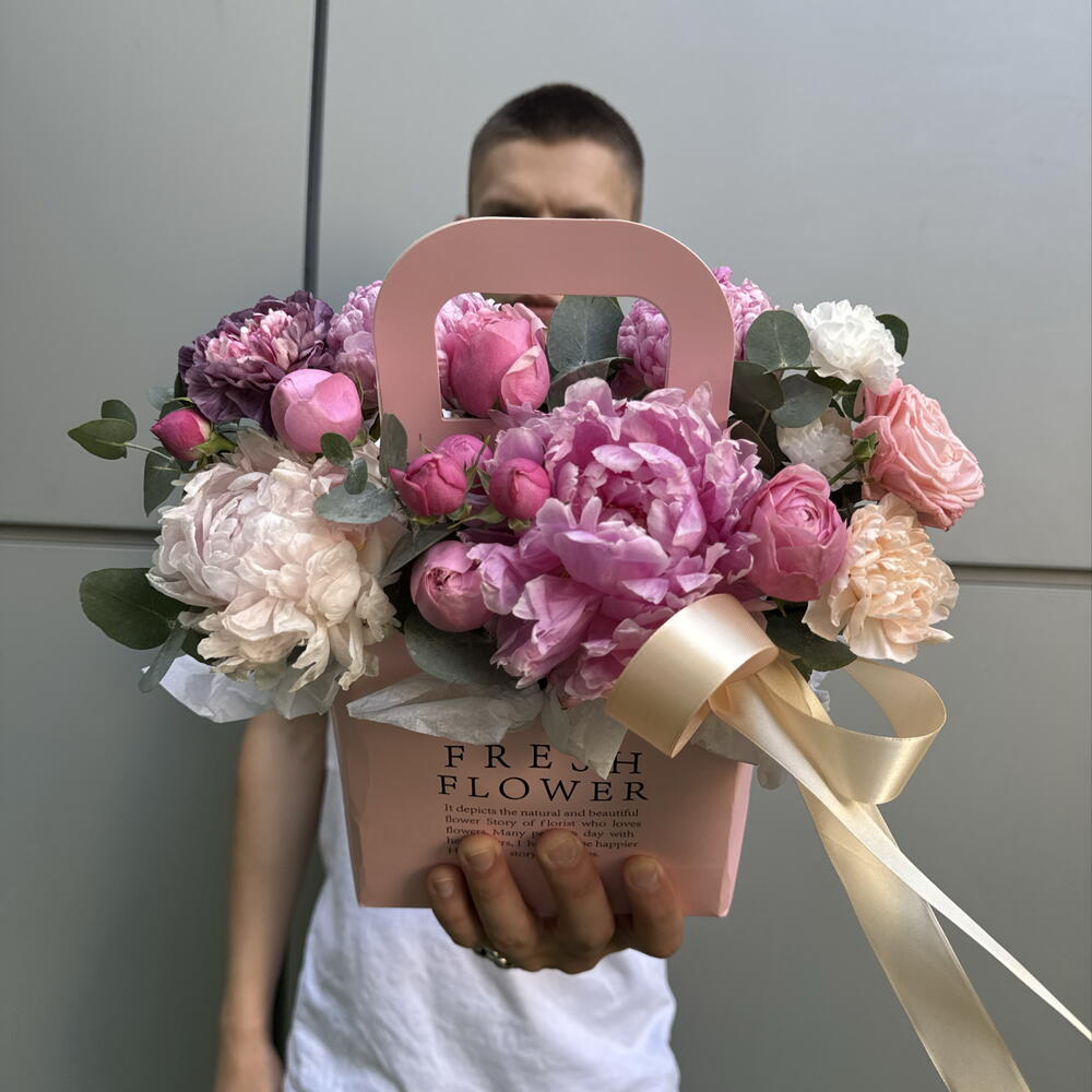 Композиция -пионов и диантусов🌸
