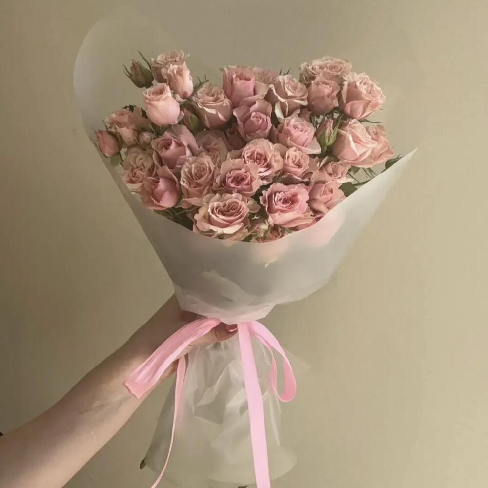 Букет кустовых роз 7