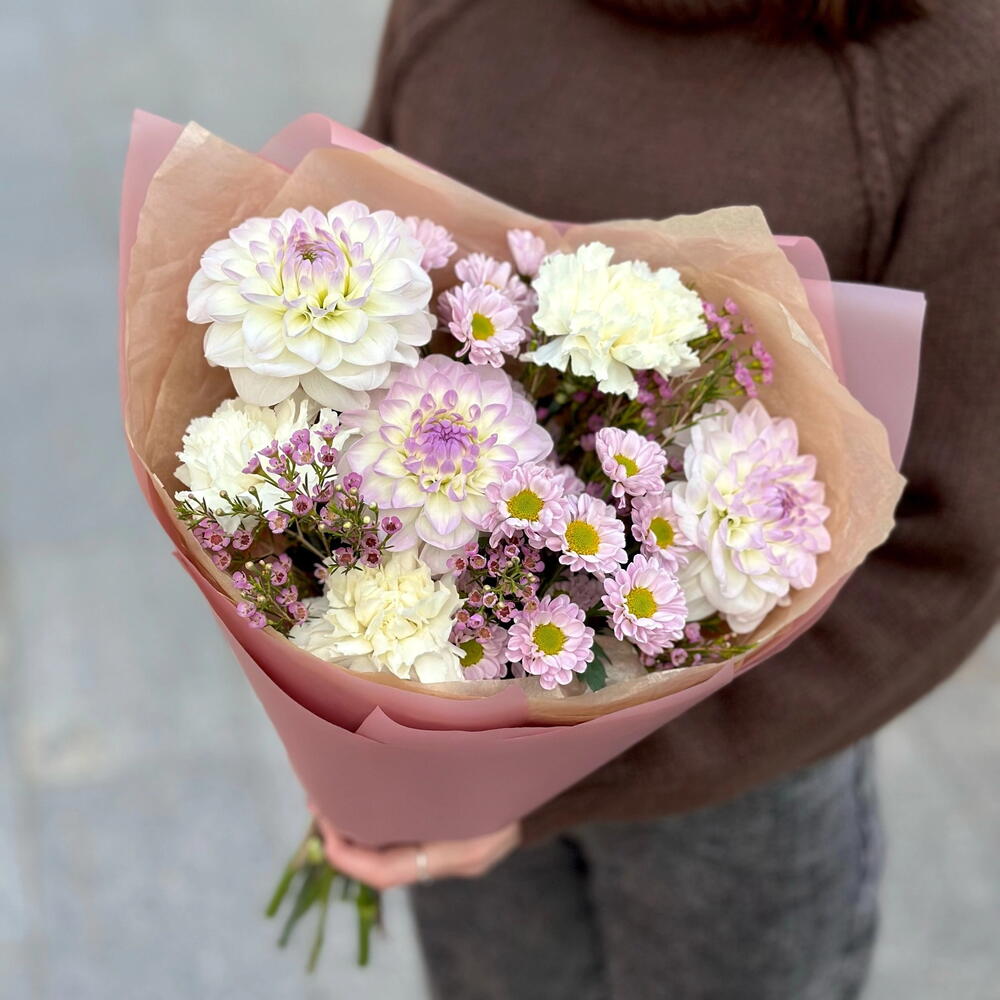 Сезонный букет георгины, хамелациум, сантини, диантусы💜
