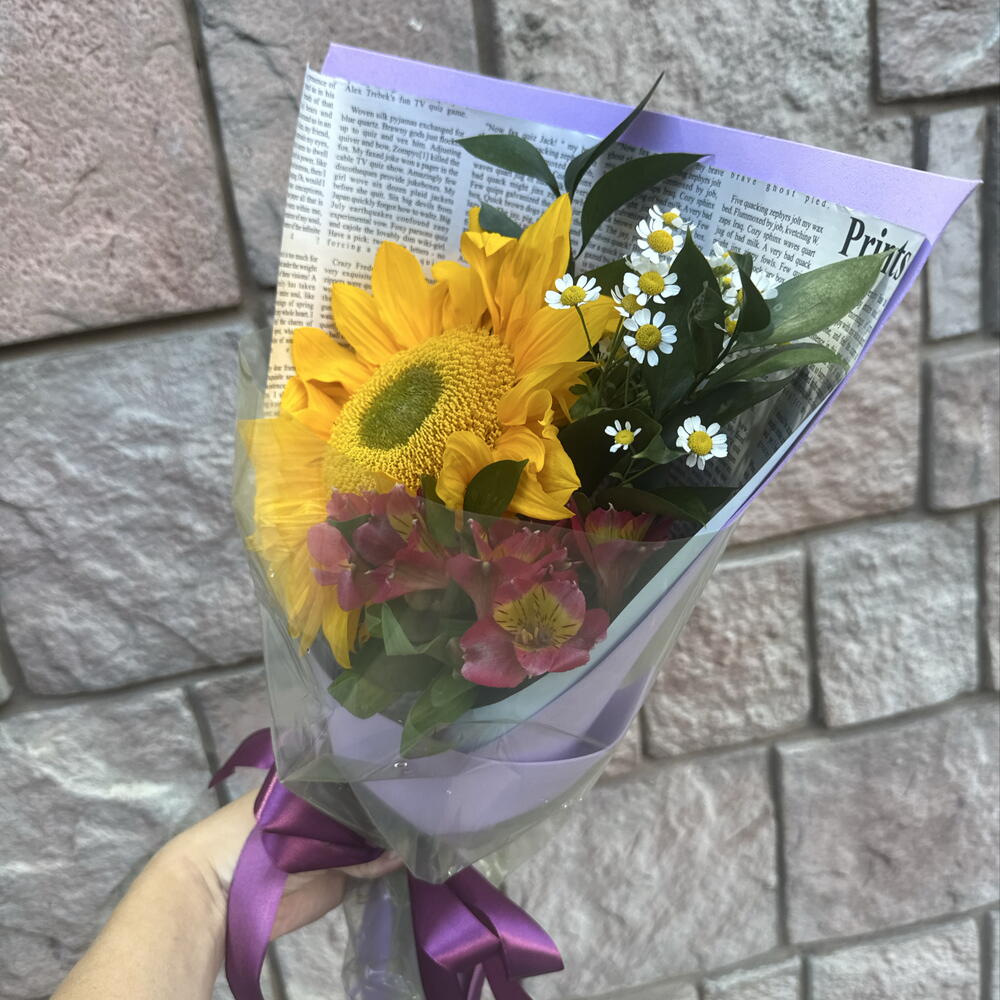 Букет комплимент с подсолнухом