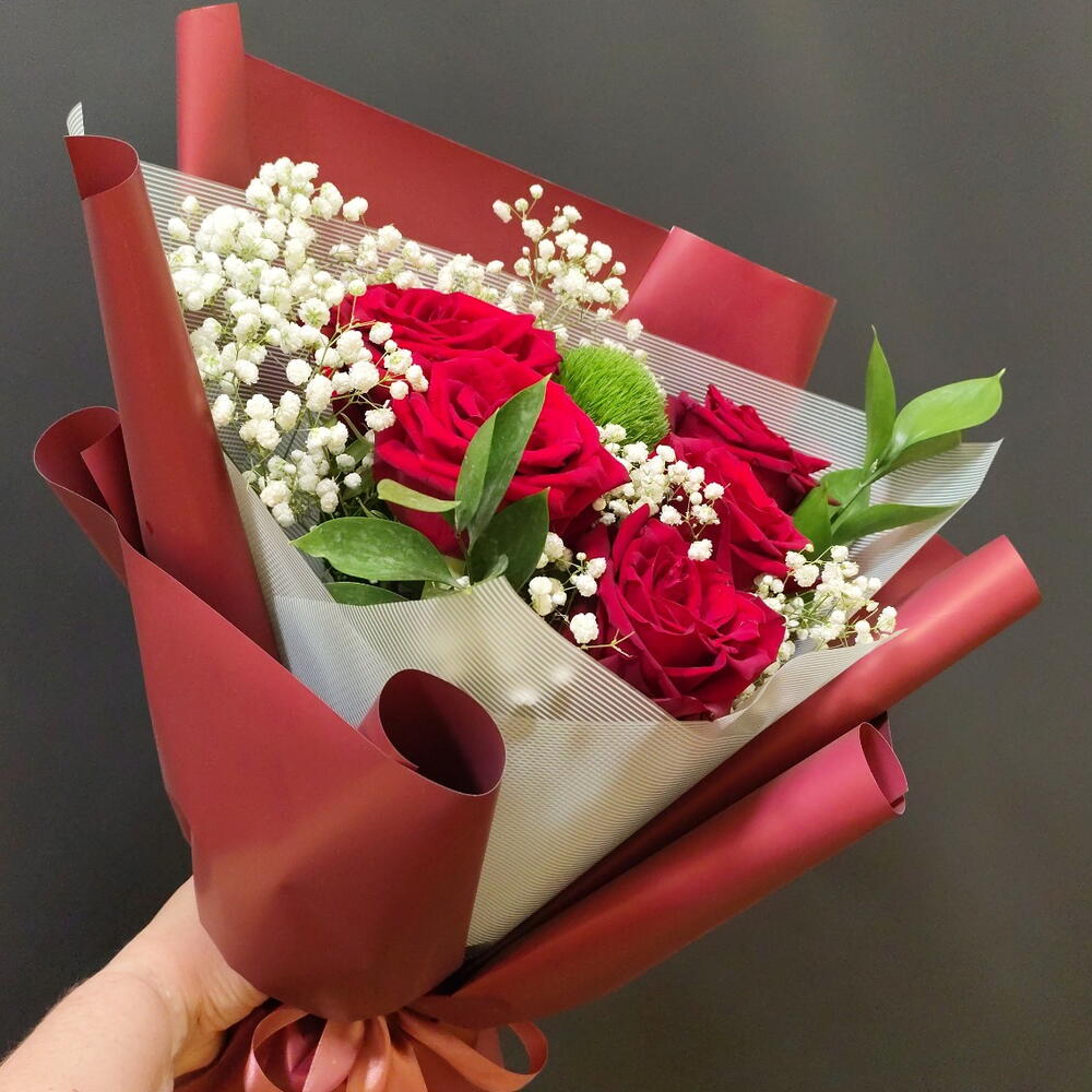Букет из розы, гипсофилы, диантуса