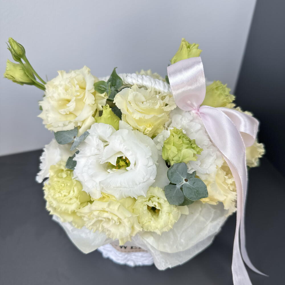 Корзина из эустомы