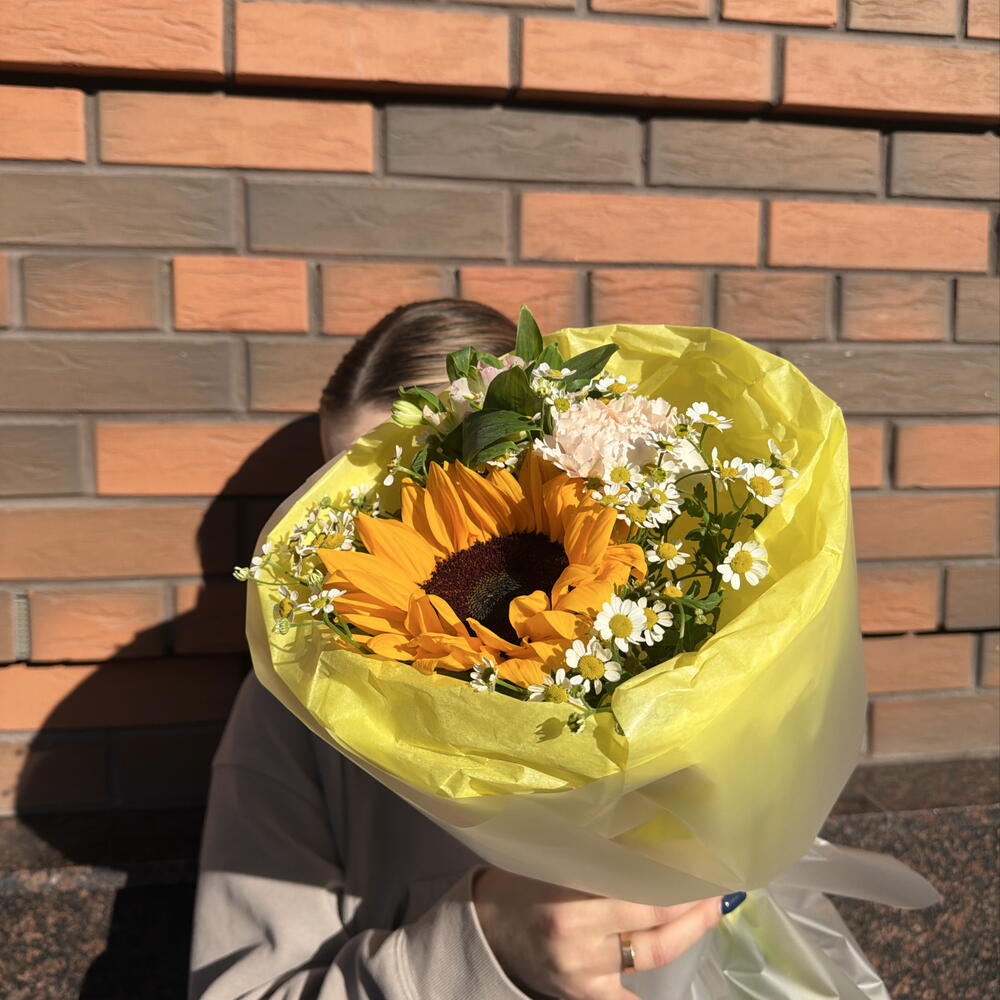 Букет комплимент с подсолнухом