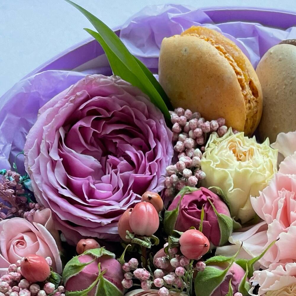 Коробка Лиловый шик с макаронс