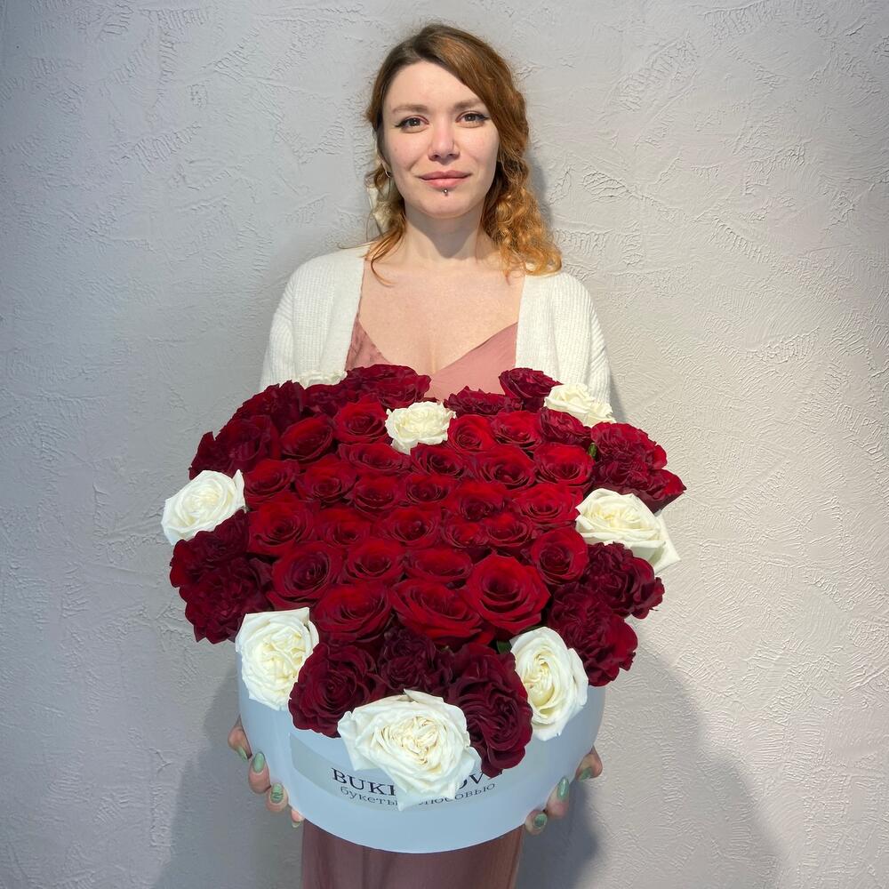 Сердце из 51 розы