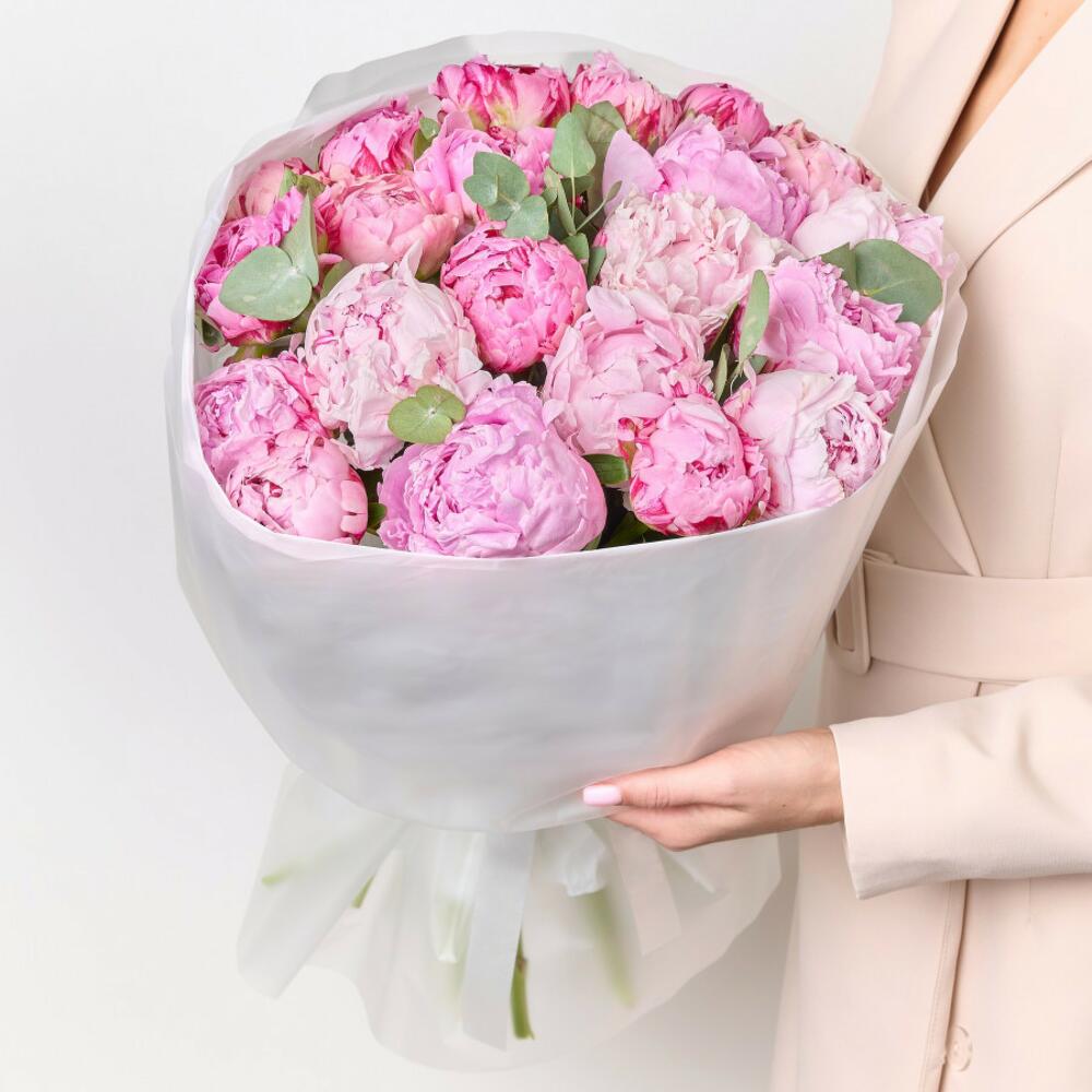 Букет из 21 нежно-розовых пионов