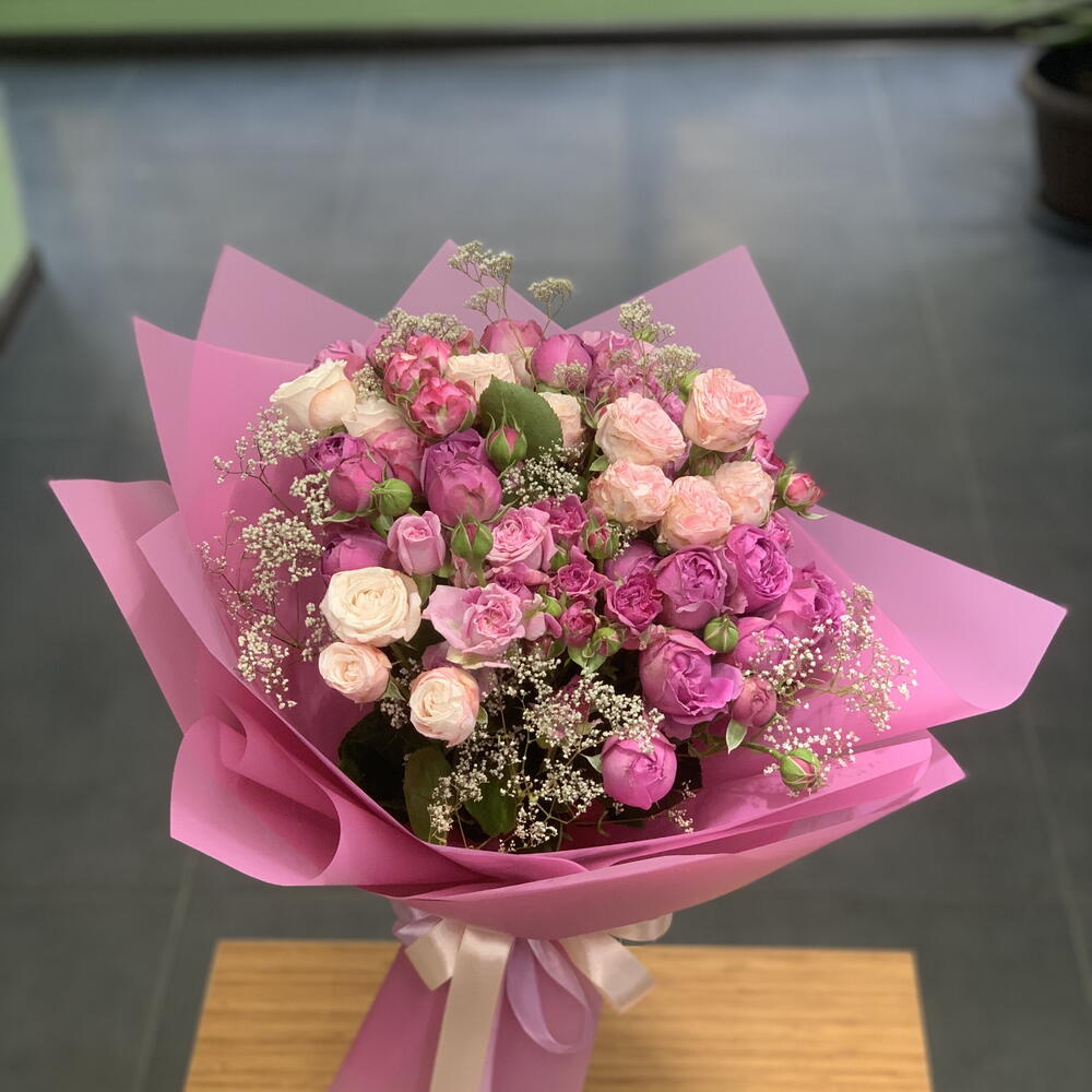 Fifteen spray roses