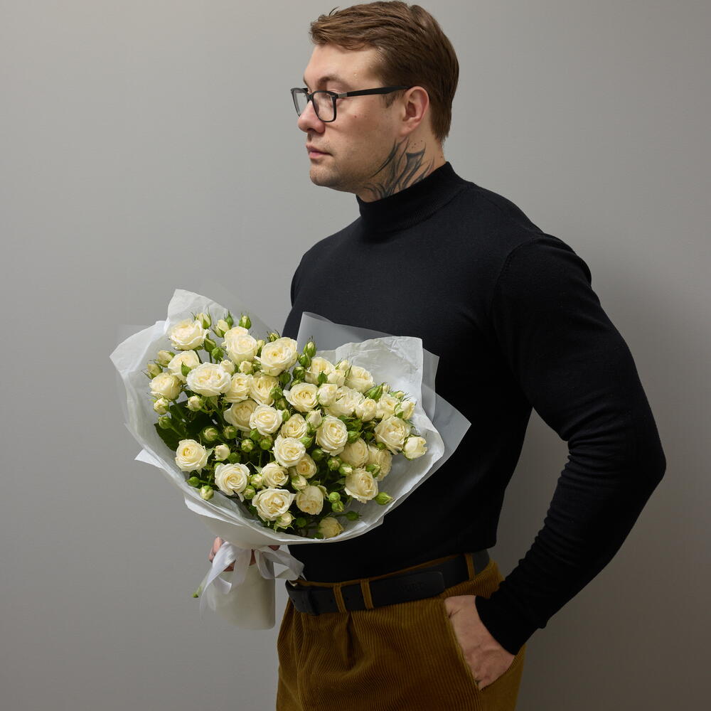 Букет из 5 белых кустовых роз Беларусь