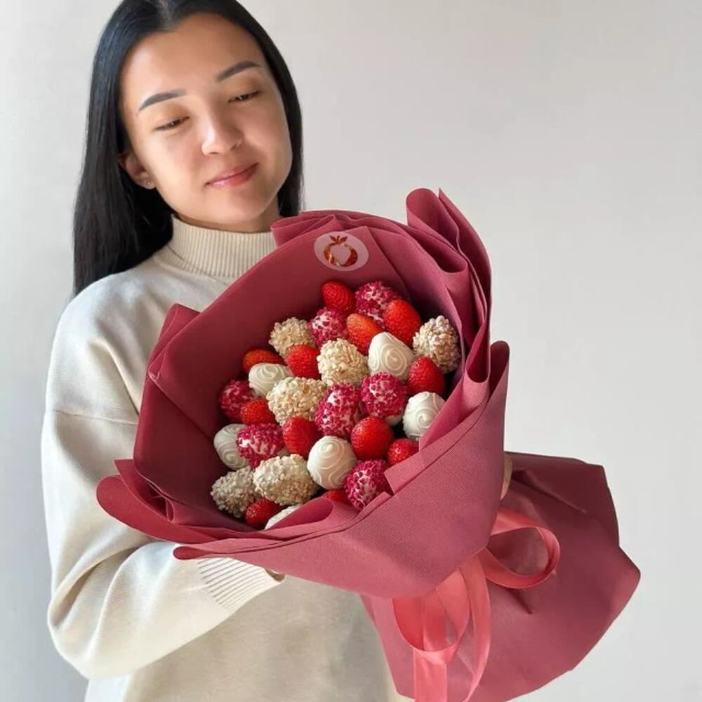 Strawberry bouquet "Red Tango" M