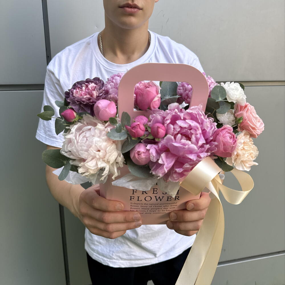 Композиция -пионов и диантусов🌸