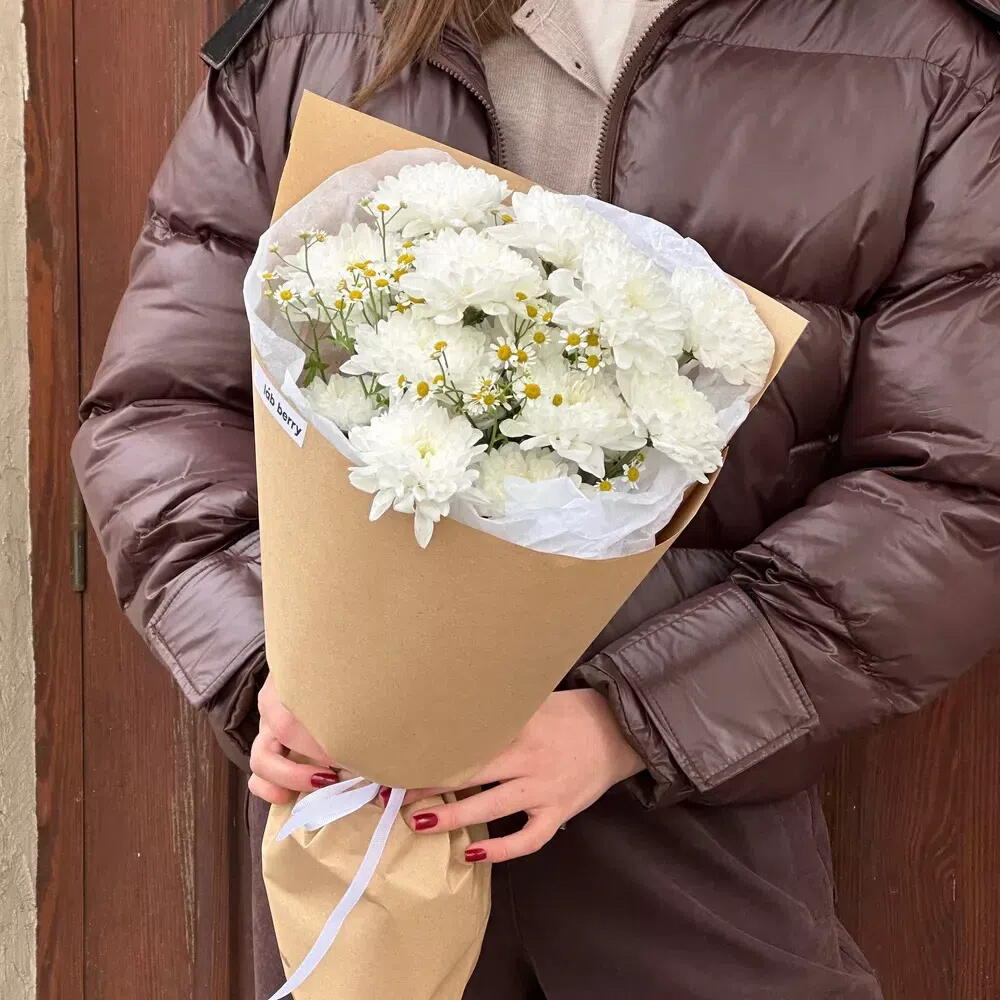 Букет с хризантемой - комплимент