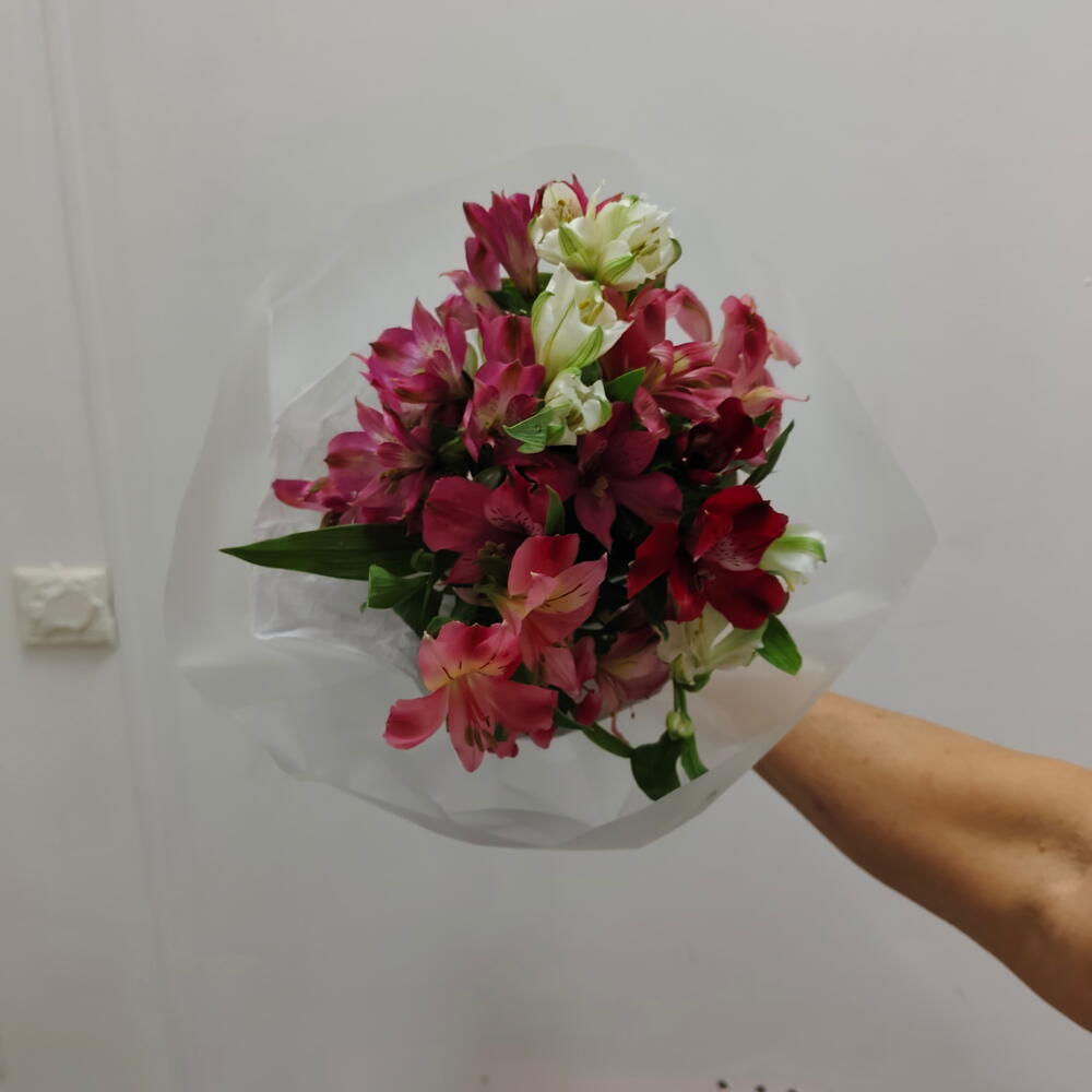 Букет из альстромерий