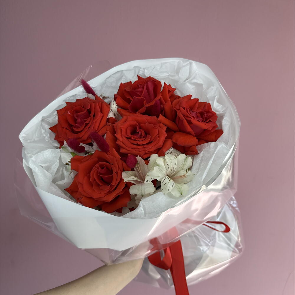 Букет для жены, мамы, бабушки, дочки, сестры на день рождения, юбилей Красная Роза, альстрмерия и сухоцвет акция