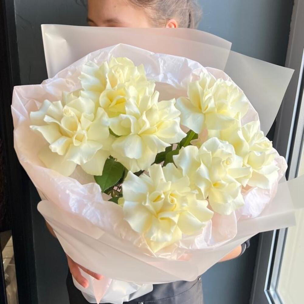Ажурные розы белые