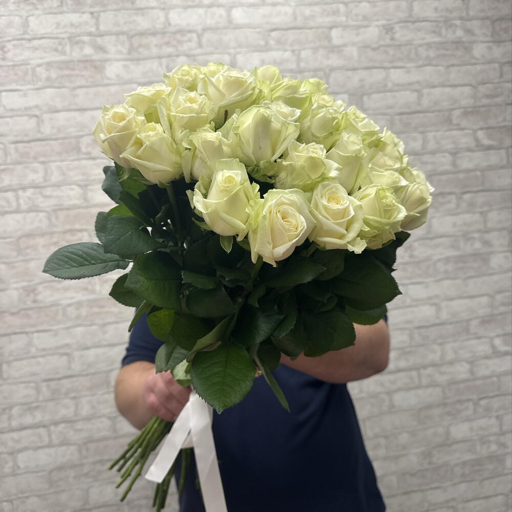 Белые розы 60см