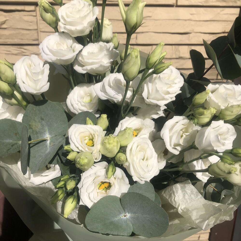 Букет из стойкой эустомы с эвкалиптом💚