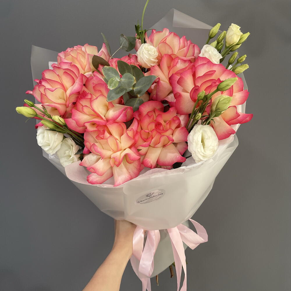 Яркие розы с эустомой🌸🩷