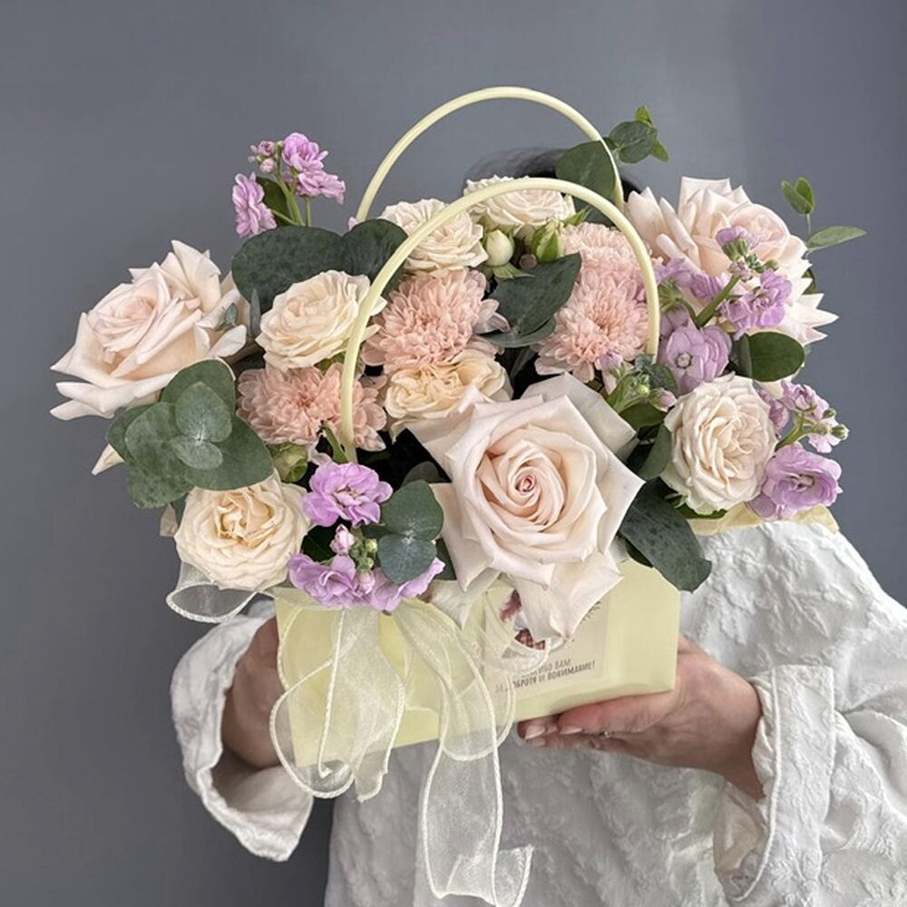 Композиция нежная 🌸 кремовая французская Роза 🥐 ароматная маттиола 💜 + открытка