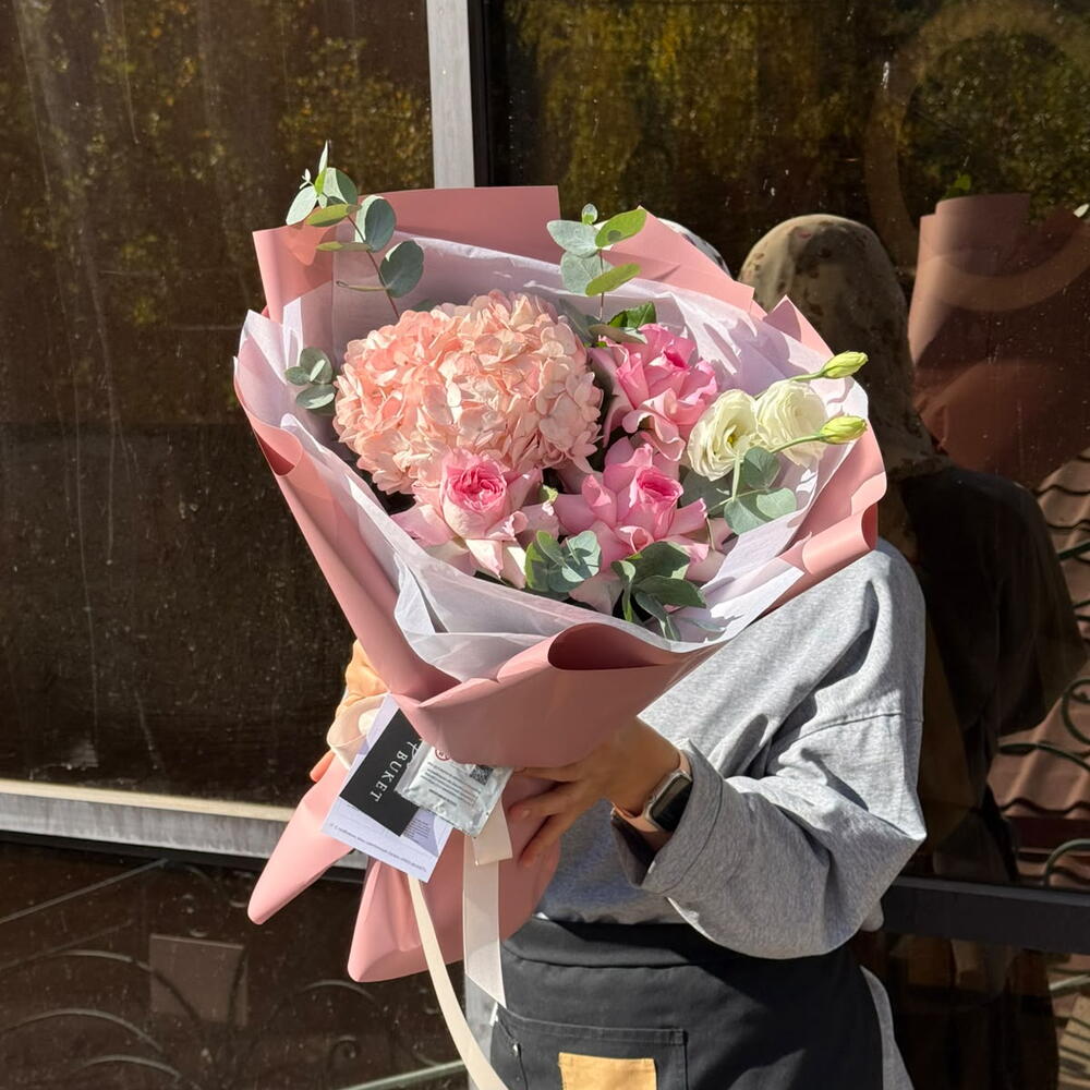 Flower kiss
