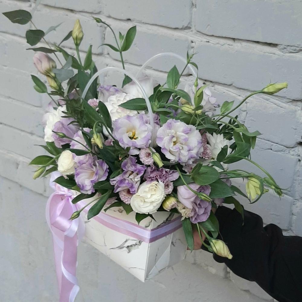 Eustoma with dahlias