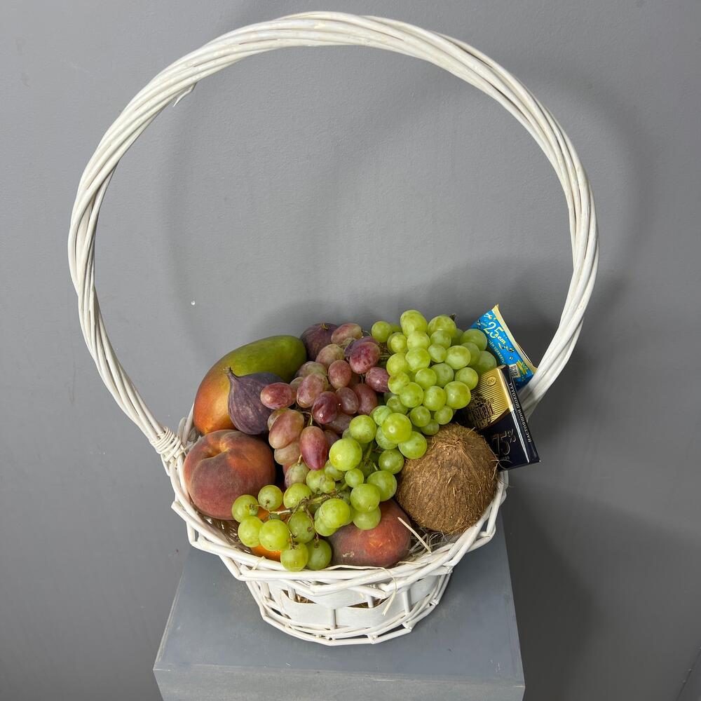 ✅Basket of exotic fruits