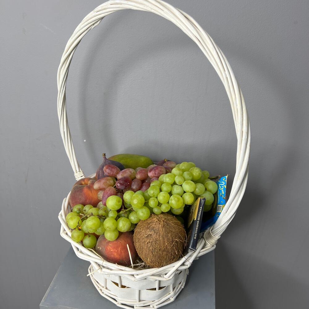 ✅Basket of exotic fruits