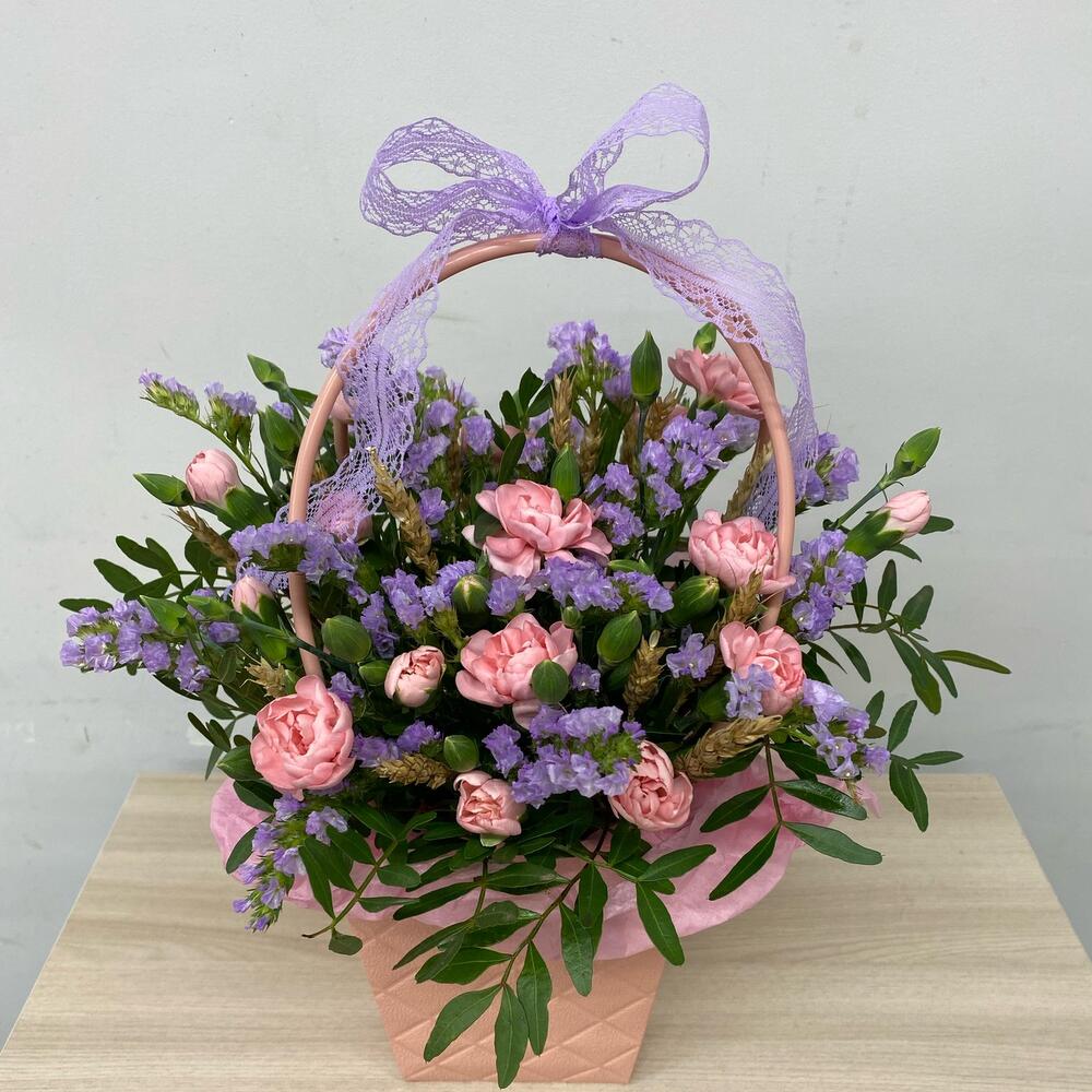 Цветы в коробке из диантусов и статицы, Цветы и подарки Екатеринбург ...