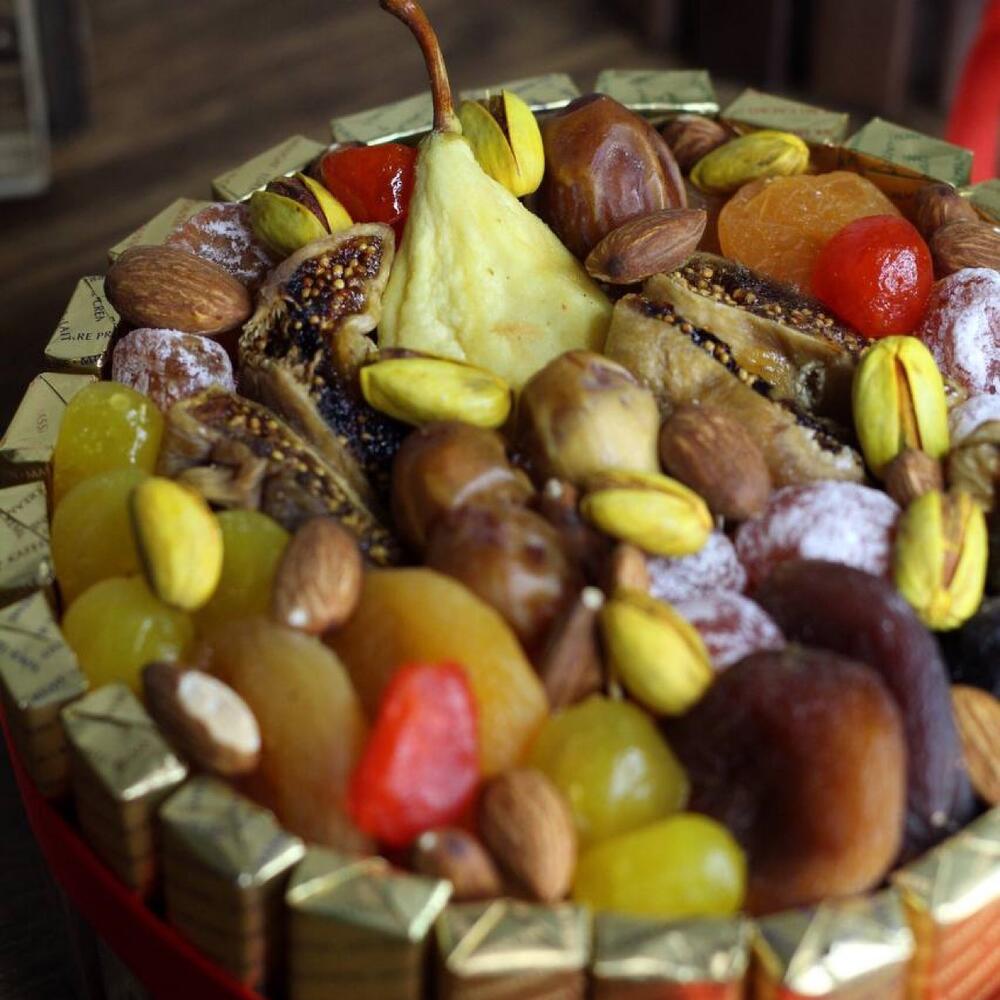 Бенто торт с шоколадом Мерси и сублимированными фруктами, орехами ...