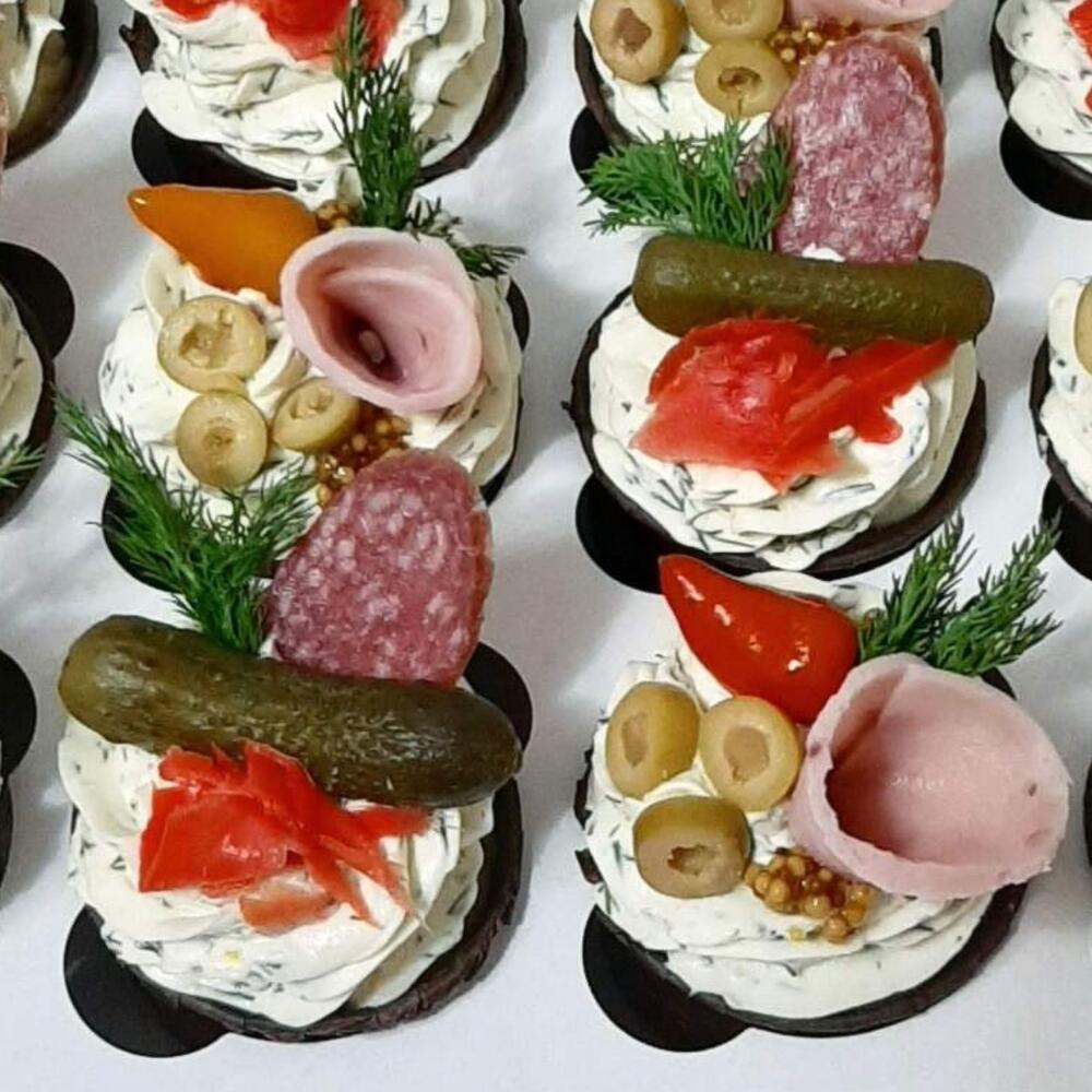 Закусочные капкейки (не сладкие)мужчине, папе, брату, свёкру, дяде, парню