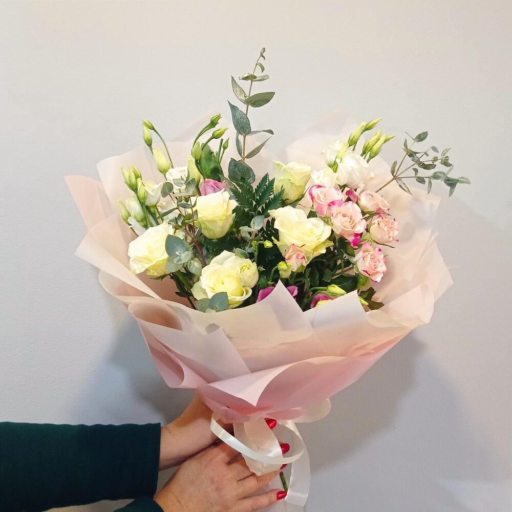 Rosas y eustoma